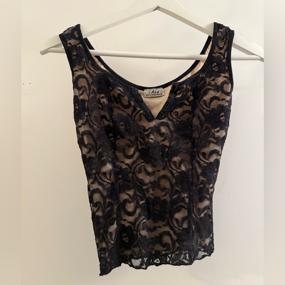 Creative Design Works, Inc. Black stretch lace cropped tank top